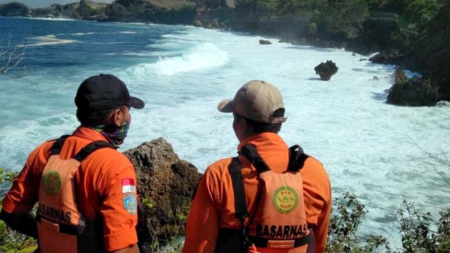 Pemancing Hilang Tergulung Ombak, Ditemukan Tak Bernyawa