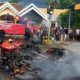 Bangkai sejumlah motor yang dibakar massa Bonek di Jalan Kalibrantas Kota Blitar