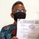 Joko Trisno M, SH, kuasa hukum mantan Wali Kota Blitar, M Samanhudi Anwar menunjukan surat pelaporan