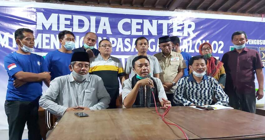 Pasangan nomor 2 Mak Rini - Makdhe Rahmat mendeklarasikan kemenangannya dalam Pemilhan Bupati dan wakil Bupati Blitar Tahun 2020 atas pasangan petahana nomor 1 Rijanto - Marhaenis Urip Widodo.