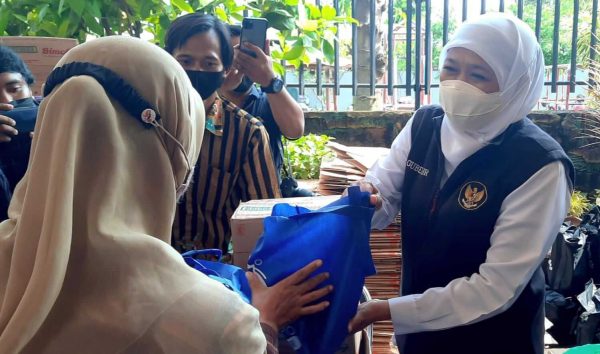 Tinjau Operasi Pasar di UPT Bapenda Kota Blitar, Gubernur Khofifah Minta Semangat Nasionalisme Produsen dan Distributor Migor