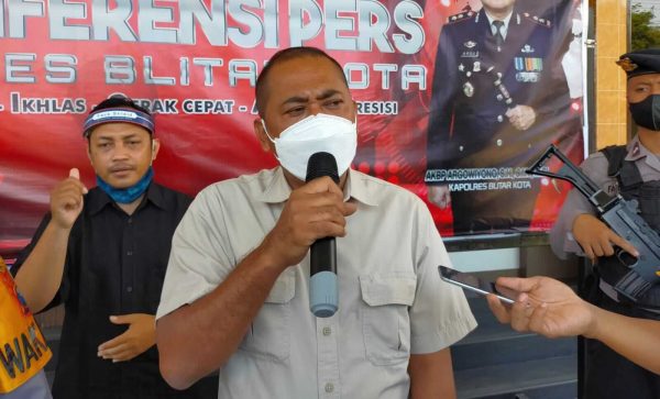 Merk Sepatu Gradial Diduga Dipalsukan untuk Pengadaan Sepatu Gratis Pelajar SMP di Kota Blitar