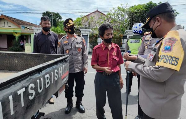 Sempat Amblas Digondol Pelaku, Mobil Pikap Milik Toko Modern Srengat Diserahkan Kapolres Blitar Kota