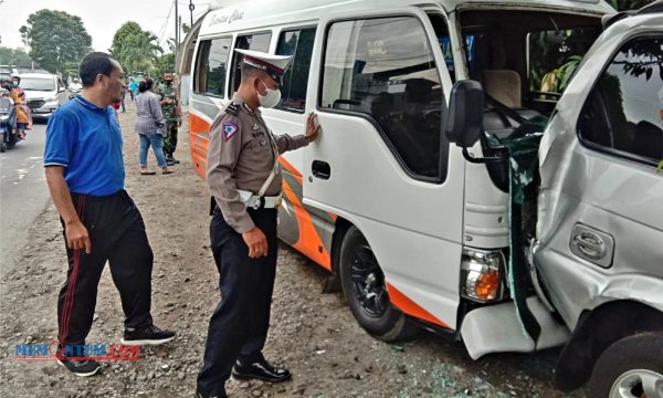 Diduga Kelelahan, Sopir Elf Picu Tabrakan Beruntun di Srengat Blitar