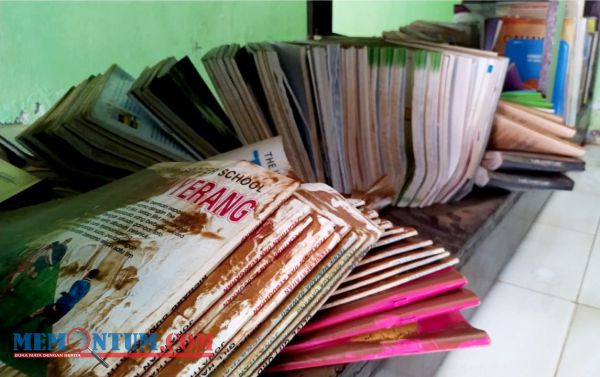 Akibat Banjir Sutojayan Blitar, Ribuan Buku Pelajaran Rusak