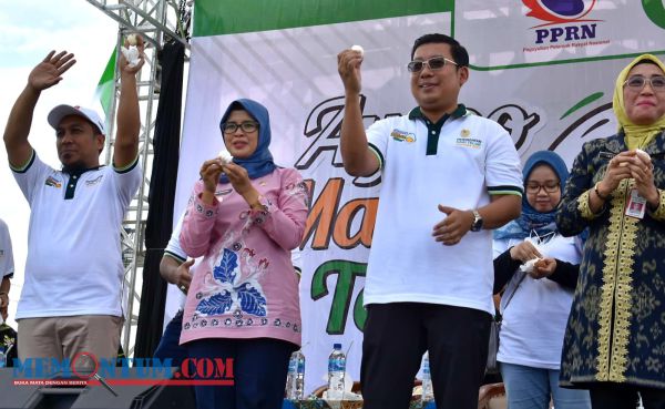 Peringati Hari Telur Sedunia bersama PPRN, Bupati Blitar dan BPN RI Bagikan 2500 Telur ke Pelajar