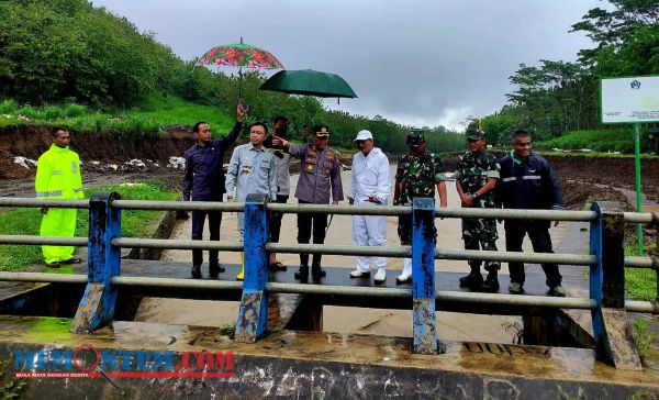 Wabup Blitar Pimpin Langsung Penanggulangan Darurat Bencana Banjir di Sutojayan