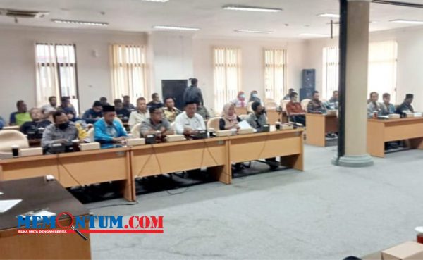 Komisi I DPRD Kabupaten Blitar Gelar Hearing bersama Masyarakat Desa Sidorejo Terkait Permintaan Fasilitas Kebun yang Berkaitan CSR