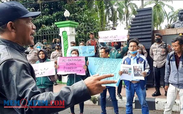 Tagih Janji Bonus, Atlet Kabupaten Blitar Peraih Medali Porprov 2022 Geruduk Pendopo Blitar