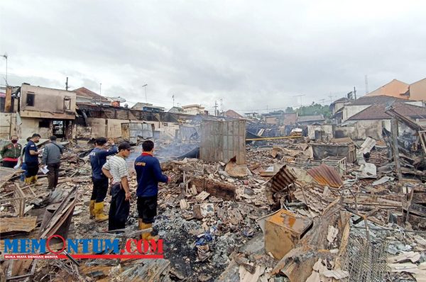 Tim Labfor Polda Jatim Datangi TKP Kebakaran Pasar Kesamben Blitar, Empat Pemilik Lapak Diperiksa