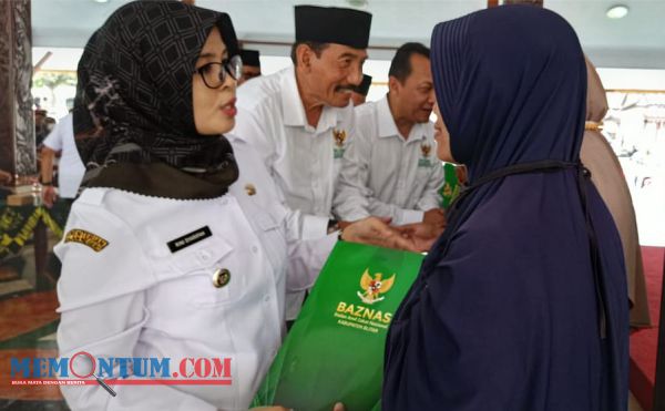 Bupati Blitar bersama Baznas Beri Bantuan Disabilitas dan Pelaku Usaha Kecil