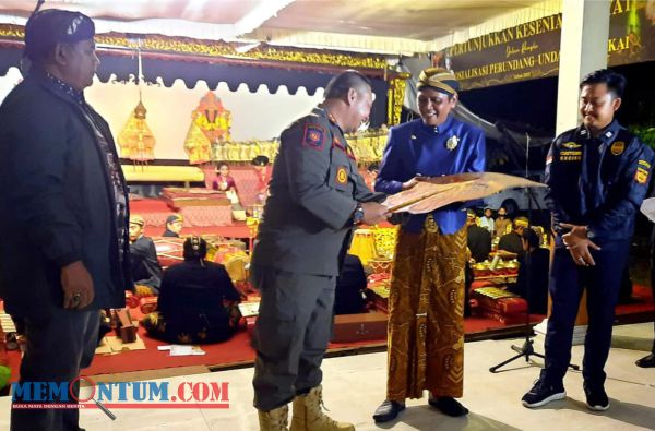 Hadirkan Pagelaran Wayang Kulit, Satpol PP Kabupaten Blitar Sosialisasi Gempur Rokok Ilegal