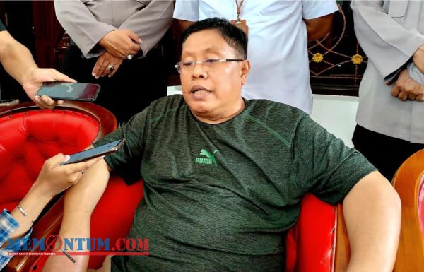 Wali Kota Blitar Mengaku Dirinya Jadi Sasaran Tendangan Pelaku dan Istrinya Diancam Akan Ditelanjangi