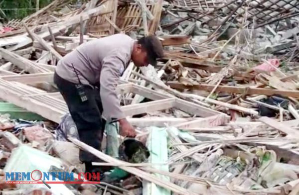 Bersihkan Lokasi Ledakan Mercon Blitar, Petugas Amankan Tiga Bungkus Bubuk Mencurigakan dari Tempat Reruntuhan